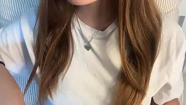 Snapshot of Lucyschickt chatting on 07.18.26 Lucyschickt online show from 07.18.26