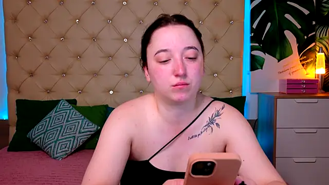 Snapshot of AwaMax chatting on 05.06.26 AwaMax online show from 05.06.26