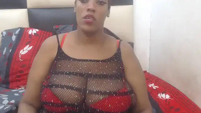 Snapshot of ThickandTallXX chatting on 05.08.26 ThickandTallXX online show from 05.08.26