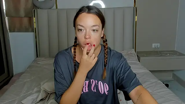 Snapshot of stellaa_quenn chatting on 04.20.26 stellaa quenn online show from 04.20.26