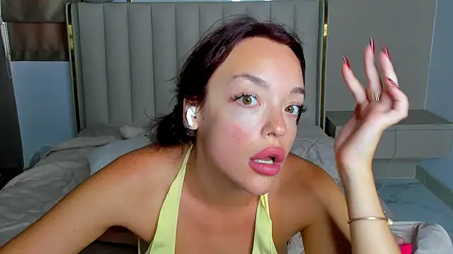 Snapshot of stellaa_quenn chatting on 06.11.26 stellaa quenn online show from 06.11.26