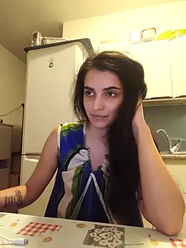 Snapshot of SoniaMoonnnnn chatting on 04.21.26 SoniaMoonnnnn online show from 04.21.26