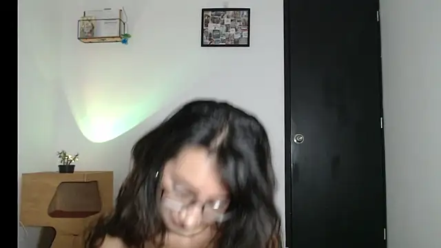 elizabethruss1 online show from 05.16.26