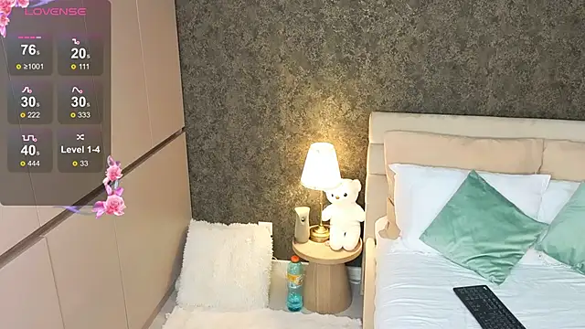 AuraM00n online show from 04.09.26