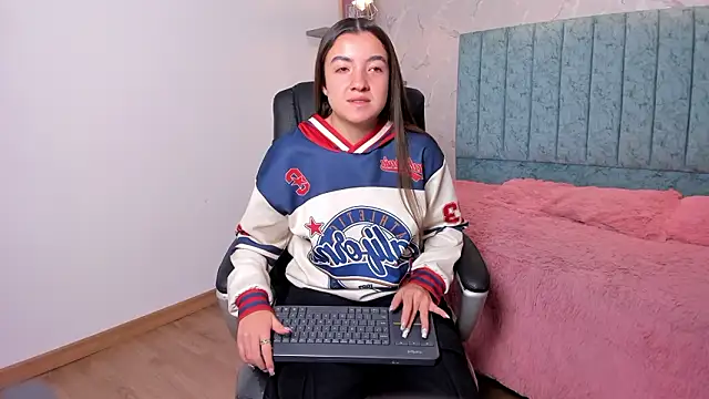 Snapshot of Tara_Parker chatting on 02.20.26 Tara Parker online show from 02.20.26