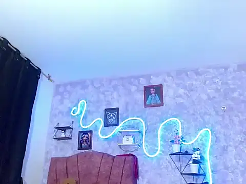 Snapshot of Everlin__Hot_ chatting on 02.15.26 Everlin Hot online show from 02.15.26