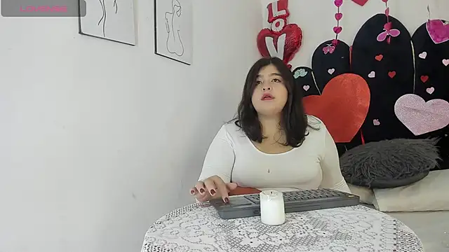 Snapshot of dahlialee chatting on 02.14.26 dahlialee online show from 02.14.26