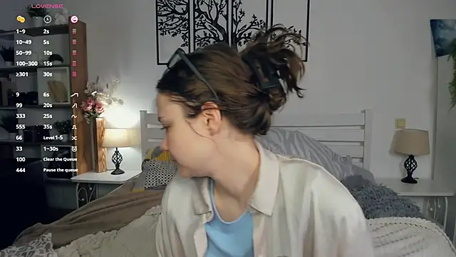 Snapshot of MalvinaTrafford chatting on 03.01.26 MalvinaTrafford online show from 03.01.26