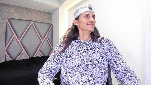 Snapshot of Noha-Smith chatting on 02.05.26 Noha-Smith online show from 02.05.26