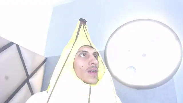 Snapshot of Noha-Smith chatting on 02.13.26 Noha-Smith online show from 02.13.26