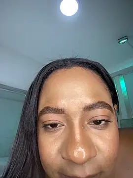 Snapshot of amara_queen_ chatting on 06.05.26 amara queen online show from 06.05.26