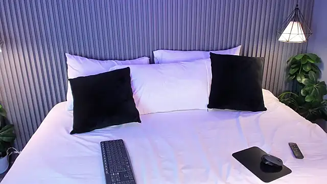 Yalezka  online show from 04.09.26