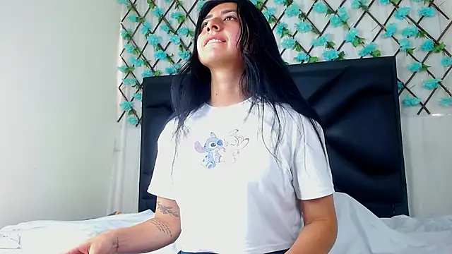 Snapshot of EmmaWilliamss4 chatting on 02.11.26 EmmaWilliamss4 online show from 02.11.26