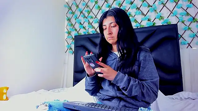 EmmaWilliamss4 online show from 03.10.26