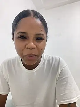 Snapshot of LIA_PARKERR chatting on 04.29.26 LIA PARKERR online show from 04.29.26