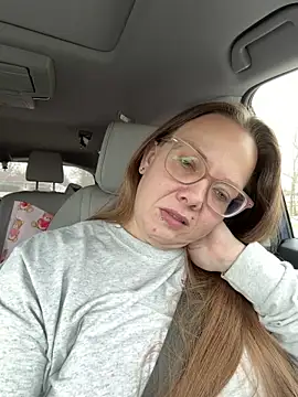 Snapshot of lickablelynn87 chatting on 02.24.26 lickablelynn87 online show from 02.24.26