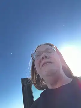 Snapshot of lickablelynn87 chatting on 02.25.26 lickablelynn87 online show from 02.25.26