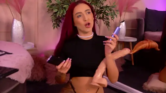 Snapshot of CrystalRedd chatting on 02.03.26 CrystalRedd online show from 02.03.26