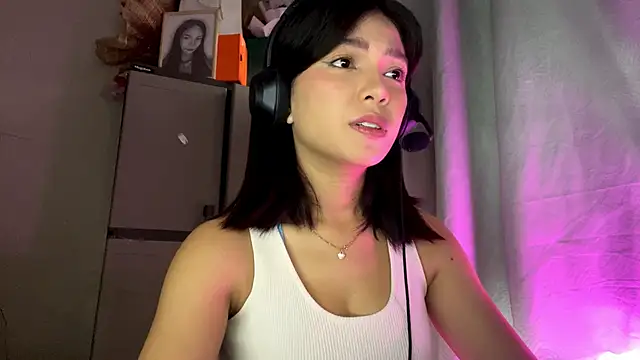 Snapshot of ConstancePorrini chatting on 02.20.26 ConstancePorrini online show from 02.20.26