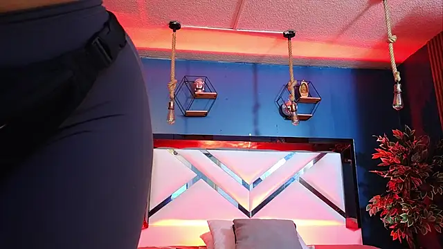 Snapshot of Ladyy_brownn chatting on 02.14.26 Ladyy brownn online show from 02.14.26