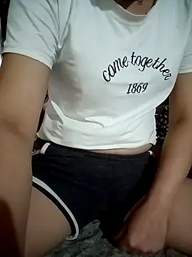 Snapshot of Momo-biki chatting on 06.15.26 Momo-biki online show from 06.15.26