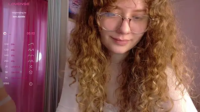 Snapshot of Milounee chatting on 02.28.26 Milounee online show from 02.28.26