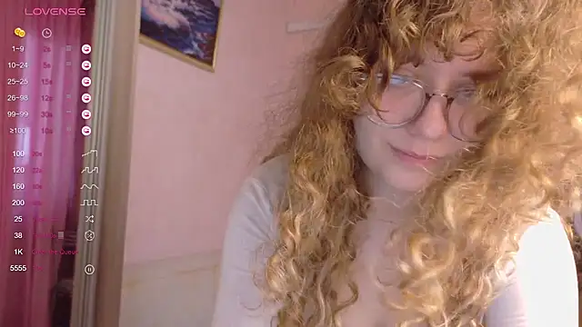 Snapshot of Milounee chatting on 03.05.26 Milounee online show from 03.05.26