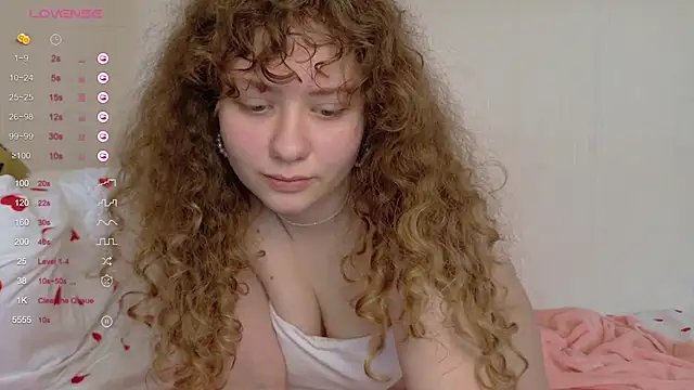 Snapshot of Milounee chatting on 03.08.26 Milounee online show from 03.08.26