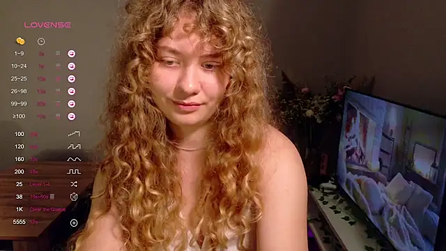Snapshot of Milounee chatting on 05.26.26 Milounee online show from 05.26.26
