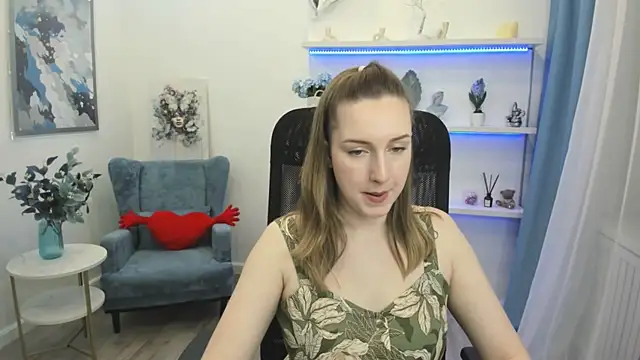 Snapshot of CaseyTerini chatting on 05.04.26 CaseyTerini online show from 05.04.26