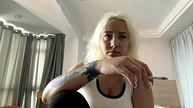 LuxureMia online show from 02.02.26