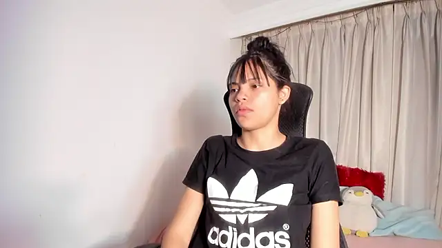 Snapshot of kendall_hernandez chatting on 02.06.26 kendall hernandez online show from 02.06.26