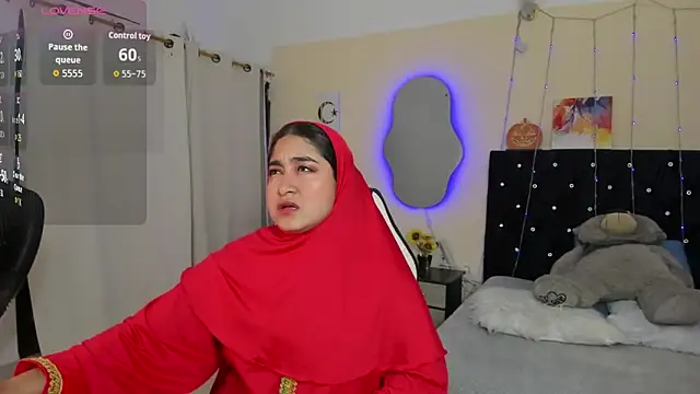 Snapshot of SamiraAwada chatting on 04.28.26 SamiraAwada online show from 04.28.26