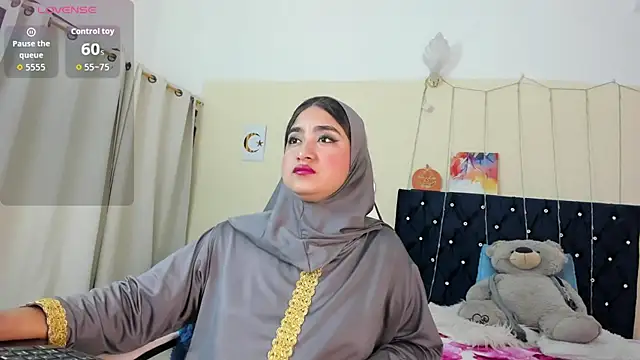 Snapshot of SamiraAwada chatting on 05.12.26 SamiraAwada online show from 05.12.26