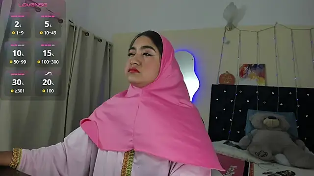 Snapshot of SamiraAwada chatting on 05.15.26 SamiraAwada online show from 05.15.26