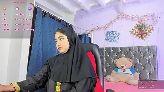 Snapshot of SamiraAwada chatting on 05.26.26 SamiraAwada online show from 05.26.26