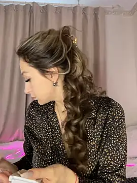 Snapshot of Alyxra chatting on 02.08.26 Alyxra online show from 02.08.26