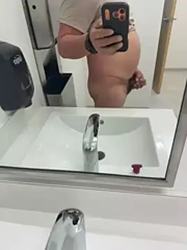 Snapshot of yolanda339 chatting on 02.18.26 yolanda339 online show from 02.18.26