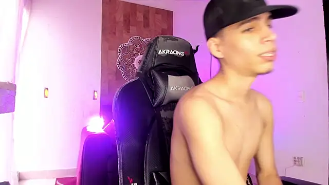 Snapshot of juan_posada chatting on 02.14.26 juan posada online show from 02.14.26