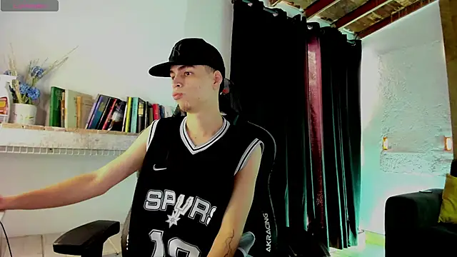 Snapshot of juan_posada chatting on 02.17.26 juan posada online show from 02.17.26