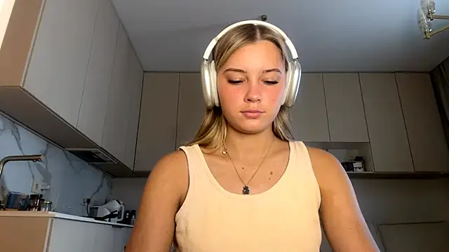 Snapshot of SeveralDip chatting on 02.23.26 SeveralDip online show from 02.23.26