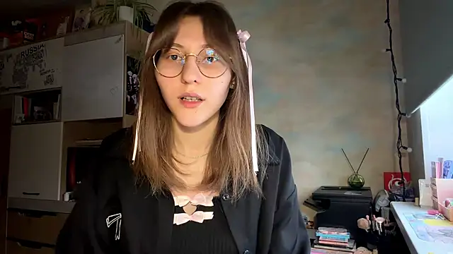 Miaaa Moon online show from 03.06.26