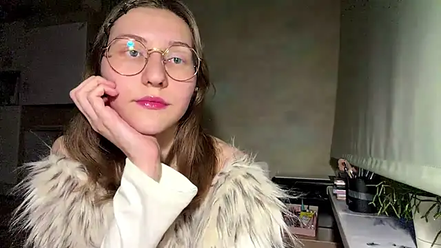 Snapshot of Miaaa_Moon chatting on 04.22.26 Miaaa Moon online show from 04.22.26