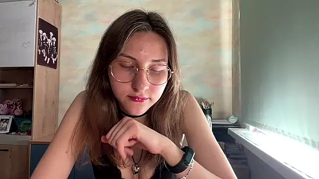 Snapshot of Miaaa_Moon chatting on 05.19.26 Miaaa Moon online show from 05.19.26
