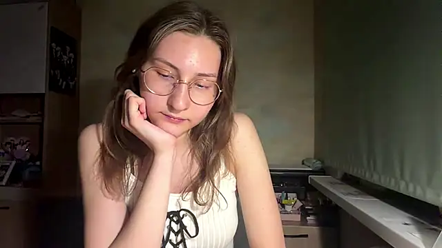 Snapshot of Miaaa_Moon chatting on 05.26.26 Miaaa Moon online show from 05.26.26