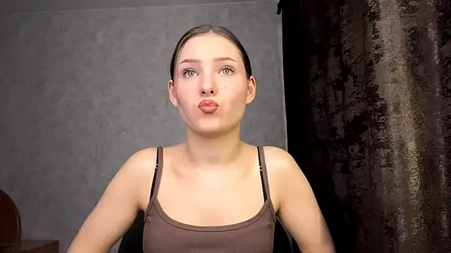 Snapshot of FoxieFlare chatting on 02.10.26 FoxieFlare online show from 02.10.26