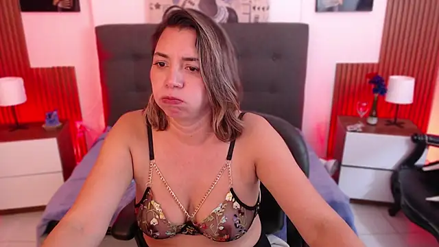 Snapshot of milfsecret69 chatting on 05.11.26 milfsecret69 online show from 05.11.26
