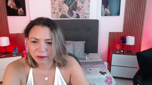Snapshot of milfsecret69 chatting on 05.13.26 milfsecret69 online show from 05.13.26