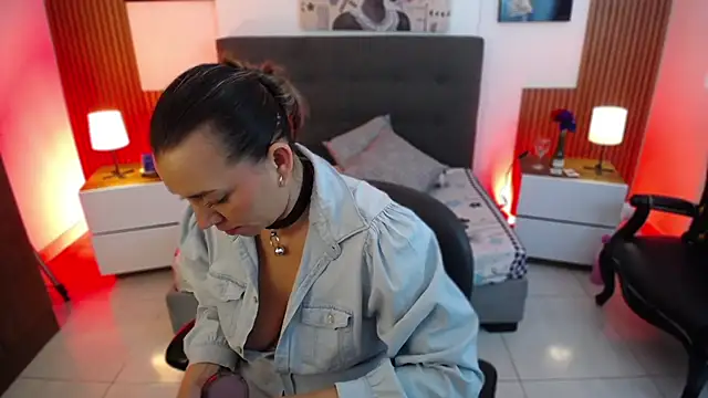 Snapshot of milfsecret69 chatting on 05.26.26 milfsecret69 online show from 05.26.26