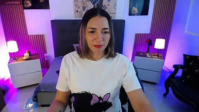 Snapshot of milfsecret69 chatting on 06.25.26 milfsecret69 online show from 06.25.26